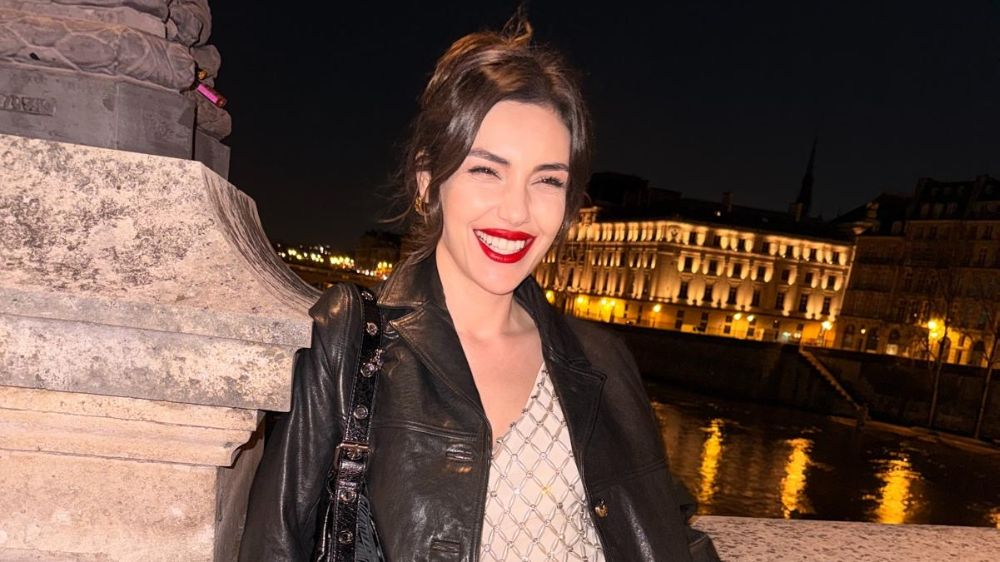 Yağmur Tanrısevsin Paris Moda Haftası şıklığıyla damga vurdu